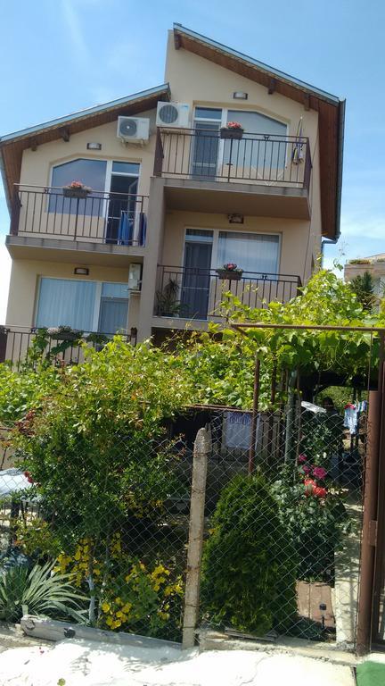 Faina Guest House Rezovo Esterno foto